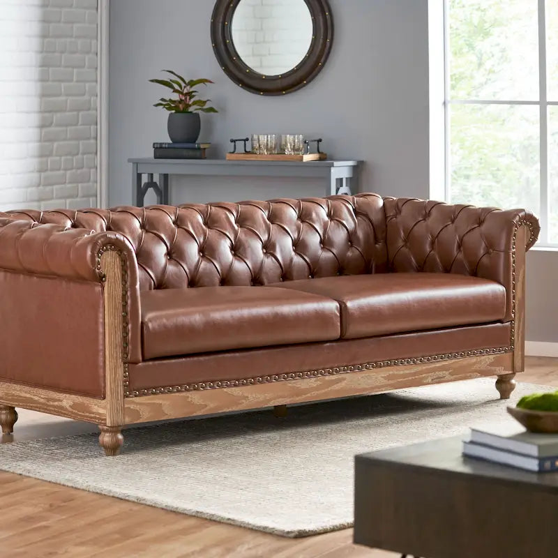 Série de canapés Chesterfield cloutés — 199,9 cm (L) x 85,1 cm (l) x 71,1 cm (H)