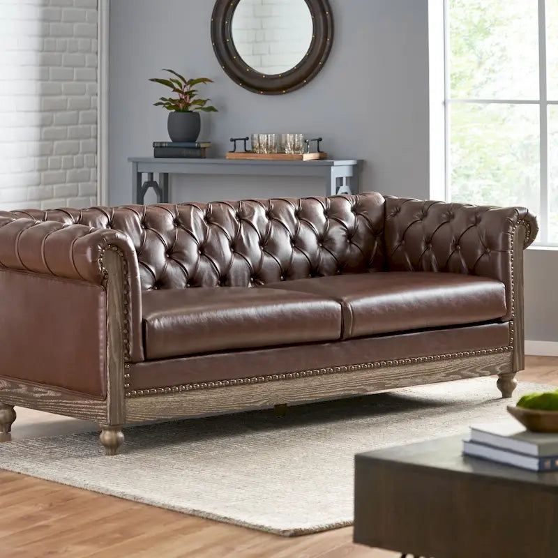 Série de canapés Chesterfield cloutés — 199,9 cm (L) x 85,1 cm (l) x 71,1 cm (H)