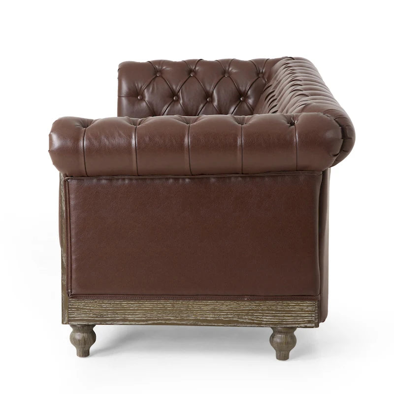 Série de canapés Chesterfield cloutés — 199,9 cm (L) x 85,1 cm (l) x 71,1 cm (H)