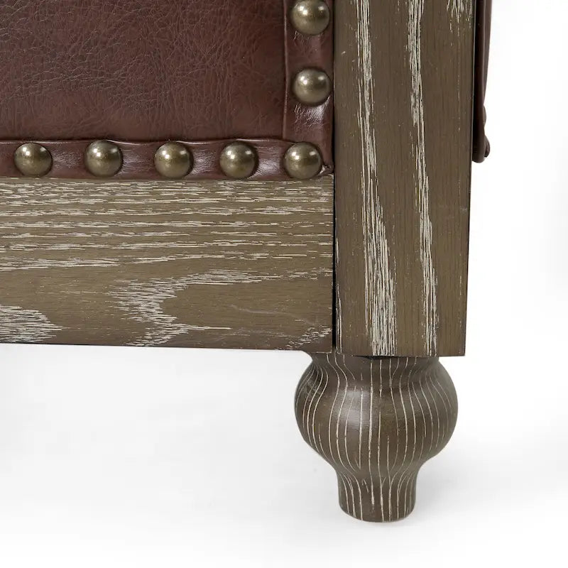 Série de canapés Chesterfield cloutés — 199,9 cm (L) x 85,1 cm (l) x 71,1 cm (H)