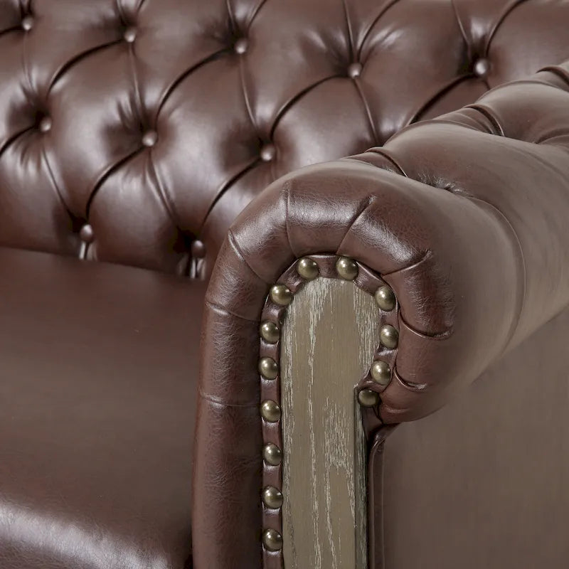 Série de canapés Chesterfield cloutés — 199,9 cm (L) x 85,1 cm (l) x 71,1 cm (H)