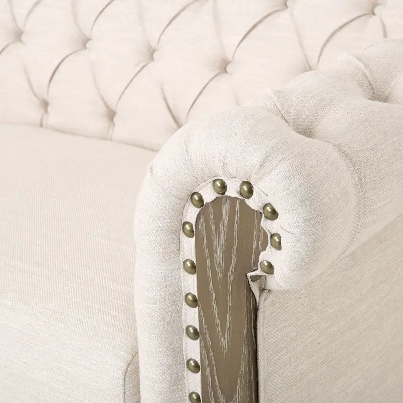 Série de canapés Chesterfield cloutés — 199,9 cm (L) x 85,1 cm (l) x 71,1 cm (H)