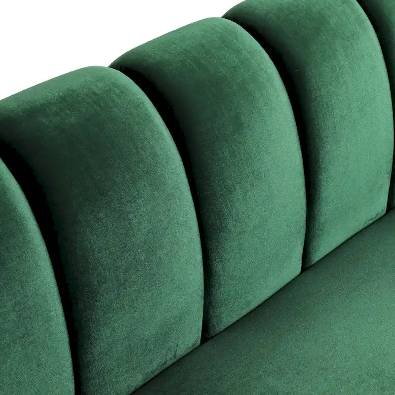Canapé trois places en velours moderne — 30.00 (P) x 83.25 (L) x 30.25 (H)