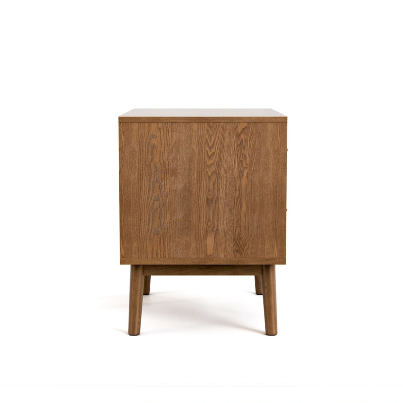 Série de tables de chevet à deux tiroirs en noyer de style médiéval