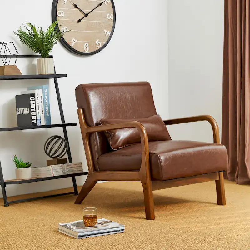 Fauteuil en cuir synthétique de style moderne du milieu du siècle, hauteur 78 cm (coussin décoratif inclus) — 65,4 cm (L) x 85,7 cm (P) x 78 cm (H)